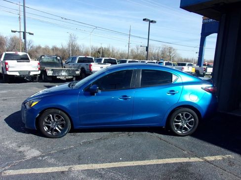 Used 2019 Toyota Yaris XLE image 3