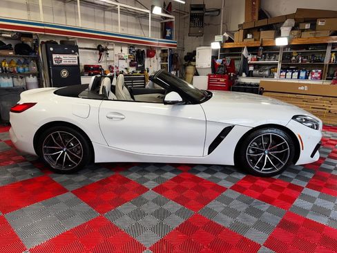 Used 2020 BMW Z4 sDrive30i w/ Convenience Package image 9