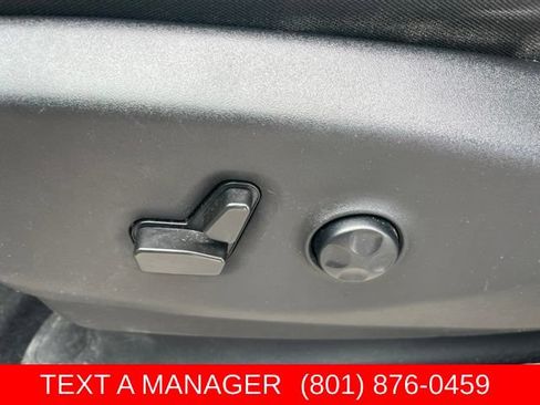 Used 2022 Chrysler Voyager LX FWD image 15
