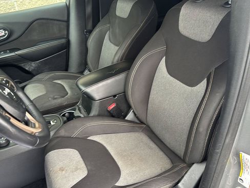 Used 2014 Jeep Cherokee Latitude w/ Comfort/Convenience Group AWD/4WD image 5