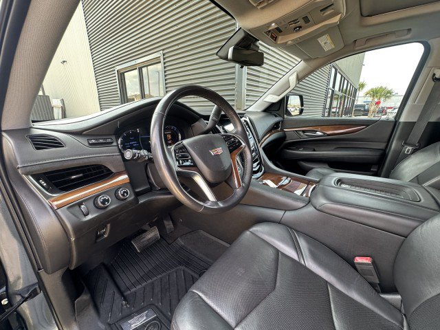 Used 2020 Cadillac Escalade Premium Luxury AWD/4WD image 11