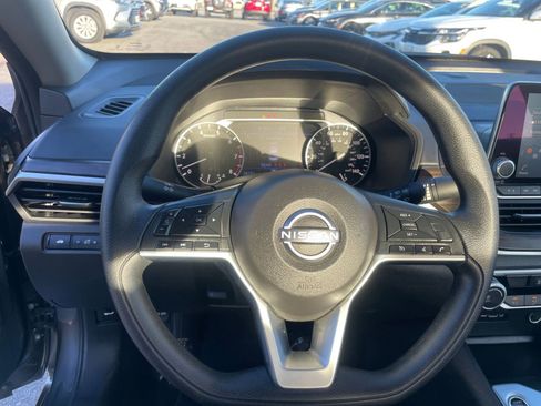 Used 2025 Nissan Altima 2.5 SV image 29