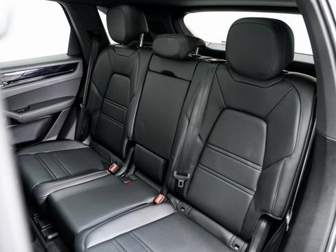 Used 2023 Porsche Cayenne image 27