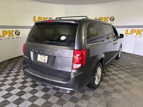 Used 2018 Dodge Grand Caravan SXT FWD image 3