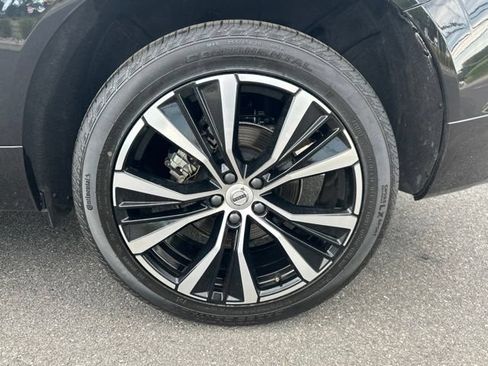 Certified 2025 Volvo XC60 B5 Plus AWD/4WD image 9