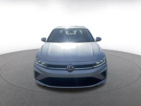 Used 2025 Volkswagen Jetta SE image 4