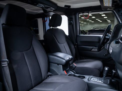 Used 2018 Jeep Wrangler Unlimited Sport w/ Connectivity Group AWD/4WD image 21