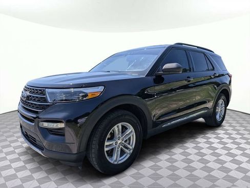 Used 2023 Ford Explorer XLT w/ Equipment Group 202A AWD/4WD image 8