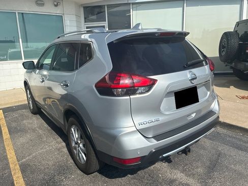 Used 2019 Nissan Rogue SV FWD image 3
