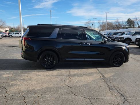 Used 2025 Kia Carnival SX Prestige image 16