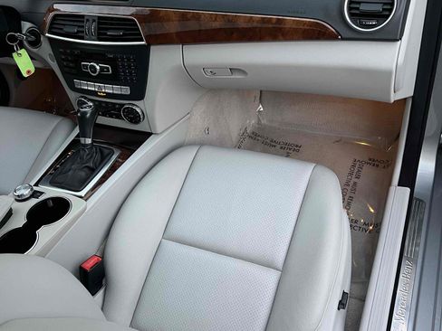 Used 2013 Mercedes-Benz C 250 Sedan w/ Premium 1 Pkg image 32