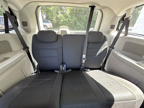 Used 2010 Dodge Grand Caravan SXT FWD image 12