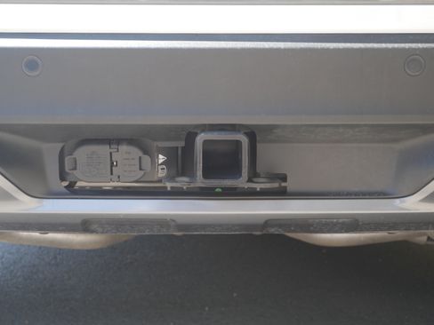 Certified 2023 Ford Explorer XLT w/ Equipment Group 202A AWD/4WD image 23