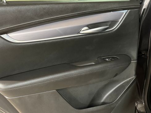 Used 2018 Cadillac XT5 Luxury w/ Driver Awareness Package FWD image 39