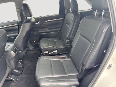 Used 2016 Toyota Highlander Limited image 10