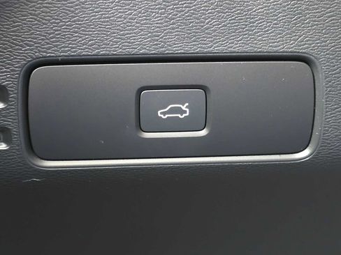 Used 2026 Volvo XC40 B5 Plus w/ Protection Package Premier AWD/4WD image 32