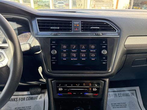 Used 2022 Volkswagen Tiguan SE image 18
