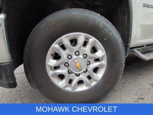 Used 2022 Chevrolet Silverado 2500 LT w/ Convenience Package image 31