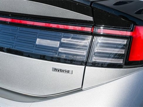 New 2025 Hyundai Sonata Limited image 9