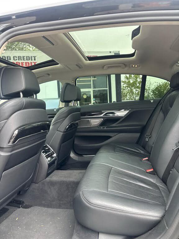 Used 2022 BMW 740i RWD image 19