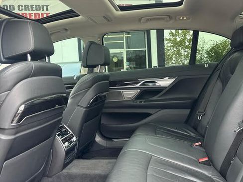 Used 2022 BMW 740i RWD image 19