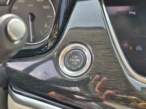 Used 2020 Cadillac XT6 Premium Luxury FWD image 31