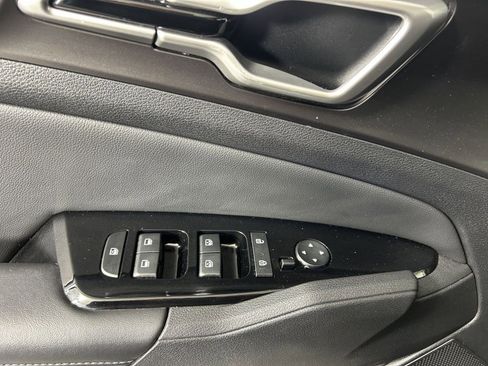 Certified 2024 Kia Sportage EX image 17