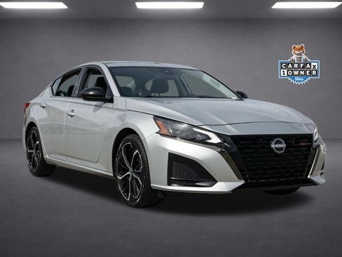 Used 2024 Nissan Altima 2.5 SR FWD image 2