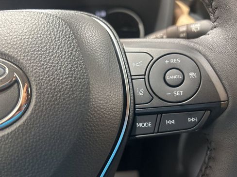 Used 2025 Toyota RAV4 XLE Premium image 25