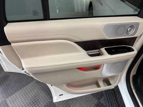 Used 2021 Lincoln Navigator Reserve w/ Luxury Package image 34