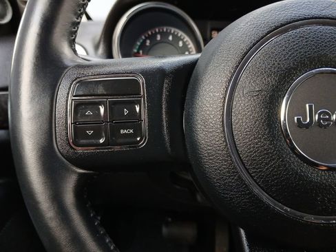 Used 2013 Jeep Grand Cherokee Laredo RWD image 11
