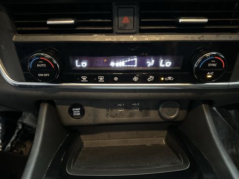 Used 2024 Nissan Rogue SV image 35