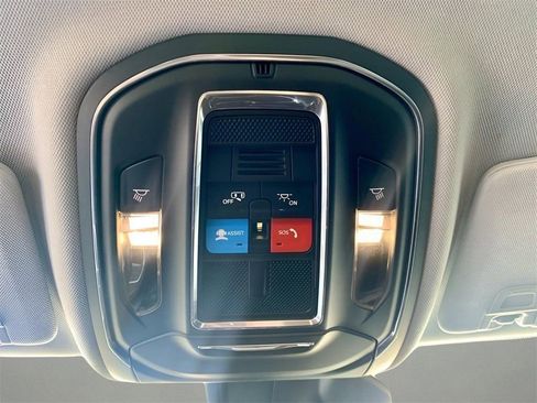 Used 2023 Jeep Grand Cherokee Laredo image 40