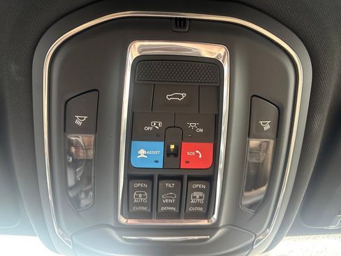 Used 2024 Jeep Grand Cherokee L Limited w/ Luxury Tech Group II AWD/4WD image 19