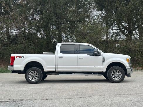 Used 2017 Ford F250 Lariat w/ Chrome Package image 5