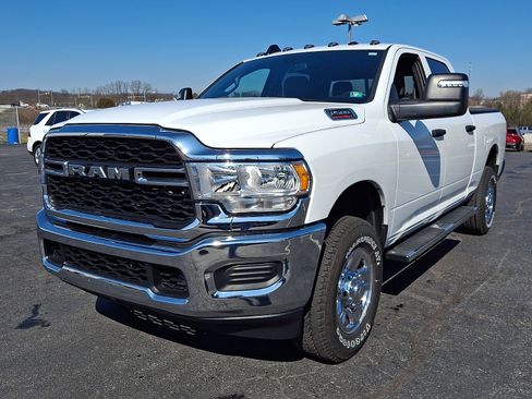 Used 2024 RAM 2500 Tradesman w/ Chrome Appearance Group image 3