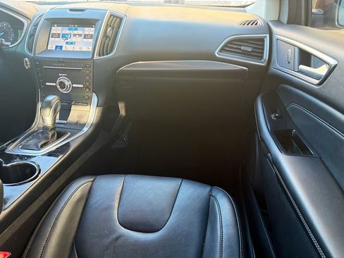 Used 2017 Ford Edge Titanium w/ Technology Package FWD image 19
