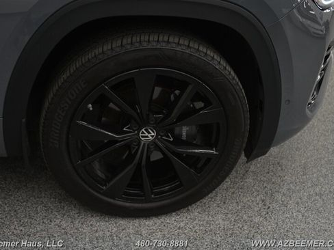 Used 2024 Volkswagen Atlas Cross Sport SEL Premium R-Line image 44