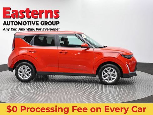 Used 2025 Kia Soul LX w/ LX Technology Package FWD image 4