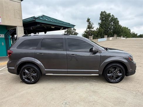 Used 2019 Dodge Journey Crossroad w/ Nav & Sun Group FWD image 8