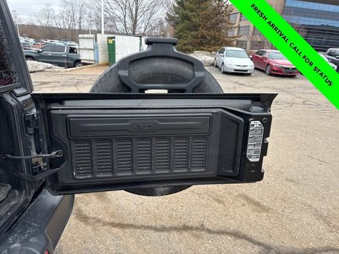 Used 2019 Jeep Wrangler Unlimited Sahara image 8