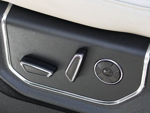 Used 2019 Ford Expedition Platinum image 18