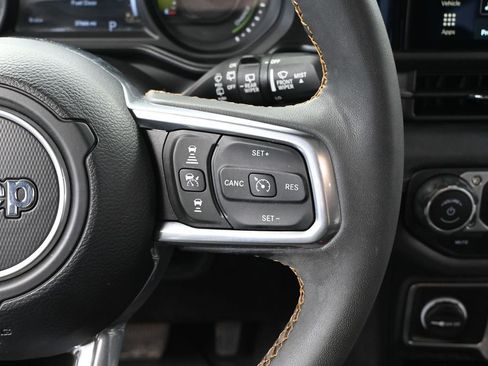 Used 2024 Jeep Wrangler Unlimited Sahara AWD/4WD image 29