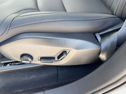 Certified 2025 Volvo XC90 B6 Plus image 13