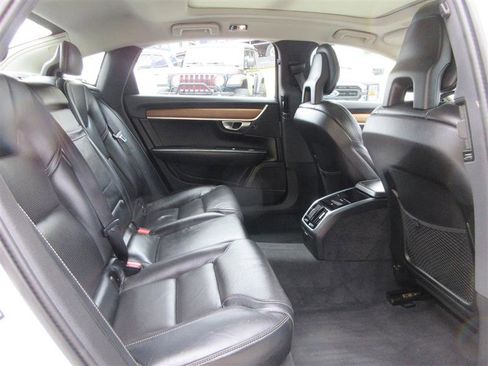 Used 2018 Volvo S90 T6 Inscription w/ Convenience Package image 31