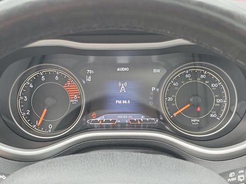 Used 2018 Jeep Cherokee Trailhawk AWD/4WD image 26