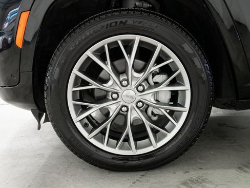 Used 2023 Jeep Grand Cherokee Summit AWD/4WD image 9