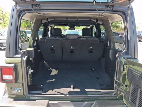 Used 2024 Jeep Wrangler Unlimited w/ Convenience Group AWD/4WD image 30