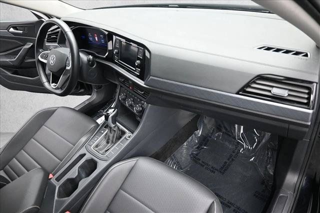 Used 2024 Volkswagen Jetta SE FWD image 28