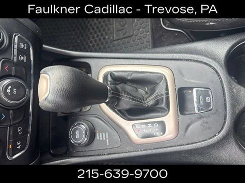 Used 2016 Jeep Cherokee Latitude w/ Cold Weather Group AWD/4WD image 18